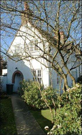 079 Erskine Hill